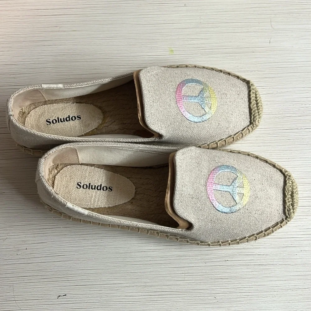 NEW Soludos espradilles with peace sign linen color size 8